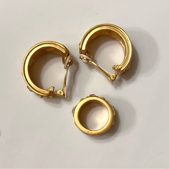 Elizabeth Taylor for Avon: Love Blooms Earrings & Ring - Picture 3 of 9